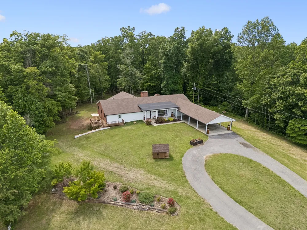 6045 Green Road Bloomington Springs, TN 38545