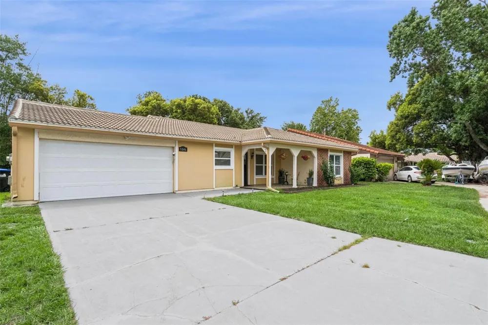 5246 MAYAPPLE CIRCLE Orlando, FL 32821