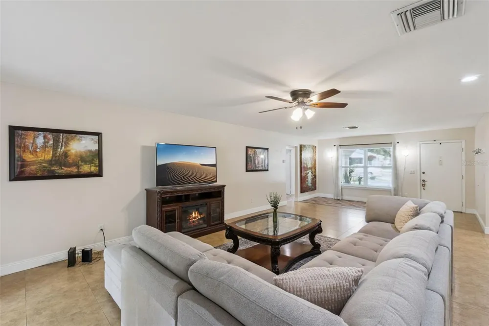 5246 MAYAPPLE CIRCLE Orlando, FL 32821