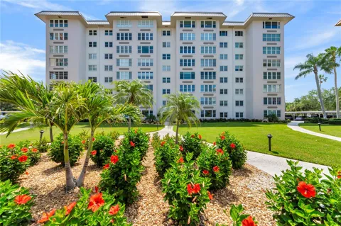622 EDGEWATER DRIVE #823