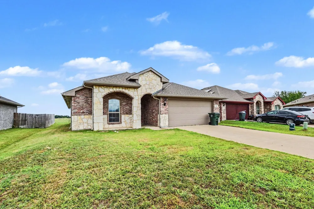 132 Willowbend Loop Mabank, TX 75147