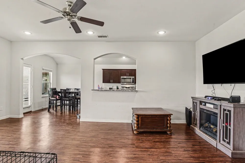 132 Willowbend Loop Mabank, TX 75147