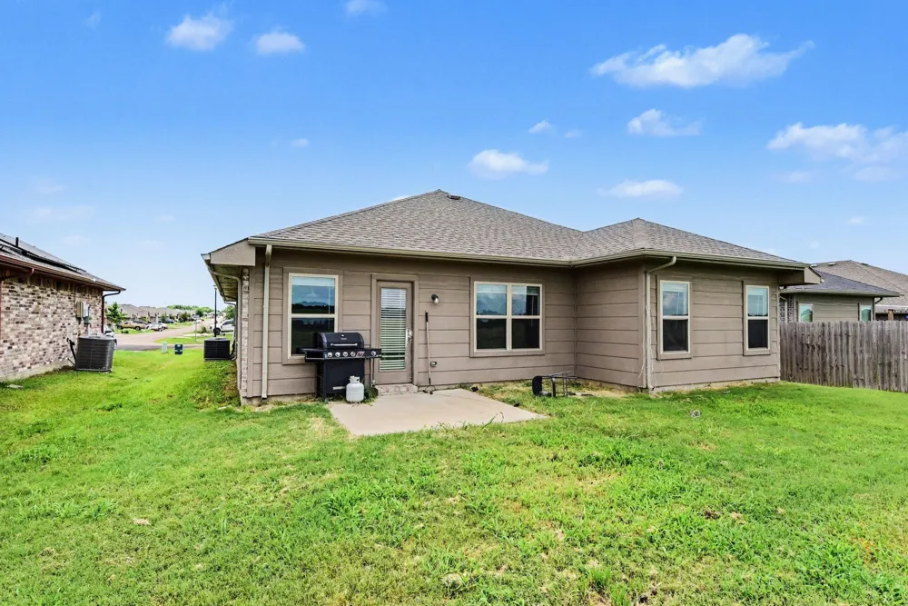 132 Willowbend Loop Mabank, TX 75147