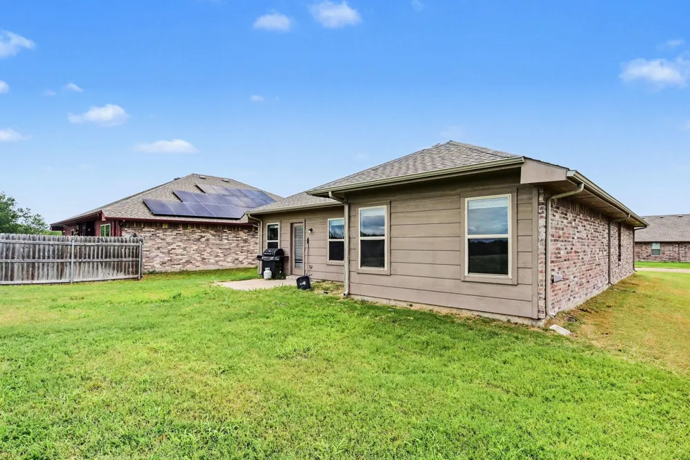 132 Willowbend Loop Mabank, TX 75147