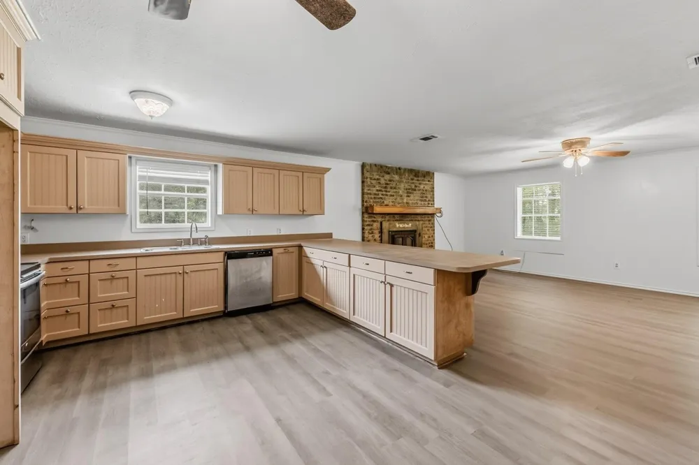 341 Cr 1675 Grapeland, TX 75844