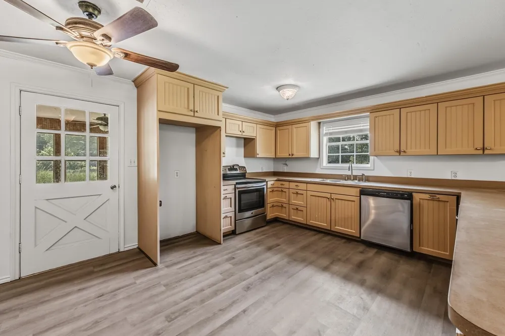 341 Cr 1675 Grapeland, TX 75844