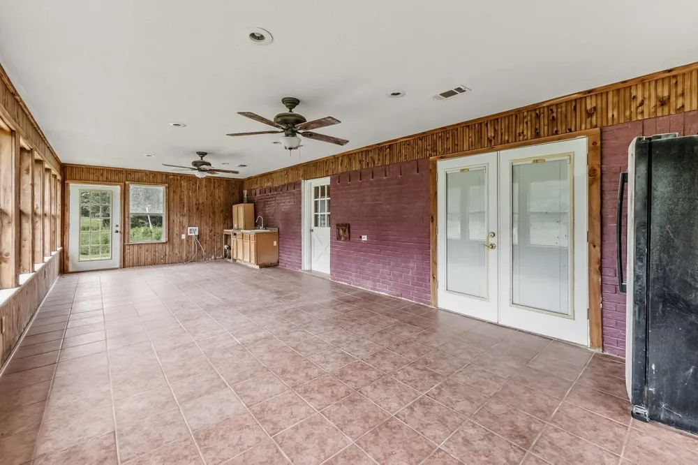 341 Cr 1675 Grapeland, TX 75844