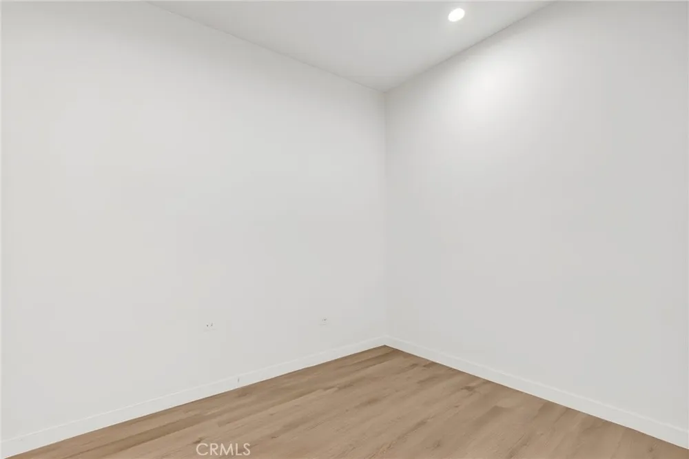 16938 Hartland Street Van Nuys, CA 91406
