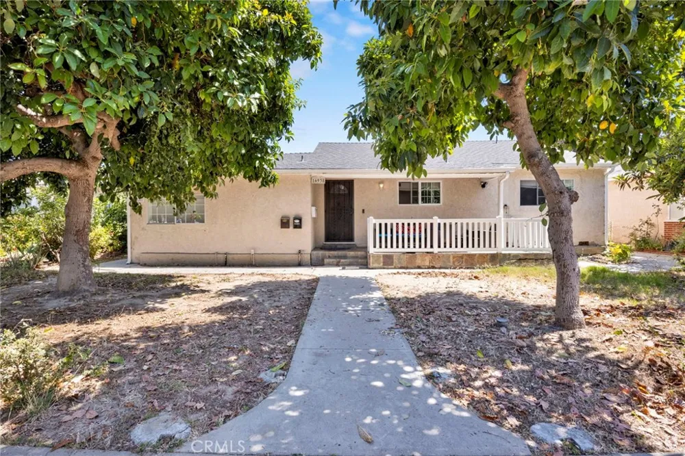16938 Hartland Street Van Nuys, CA 91406