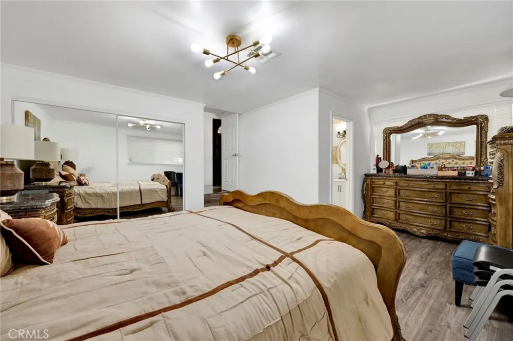 16938 Hartland Street Van Nuys, CA 91406