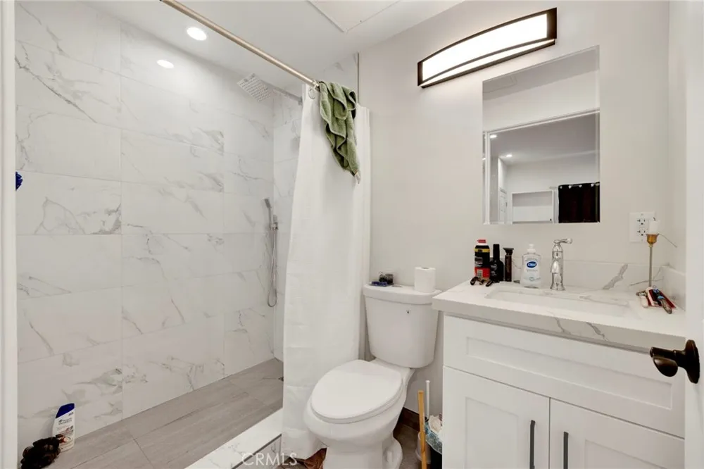 16938 Hartland Street Van Nuys, CA 91406