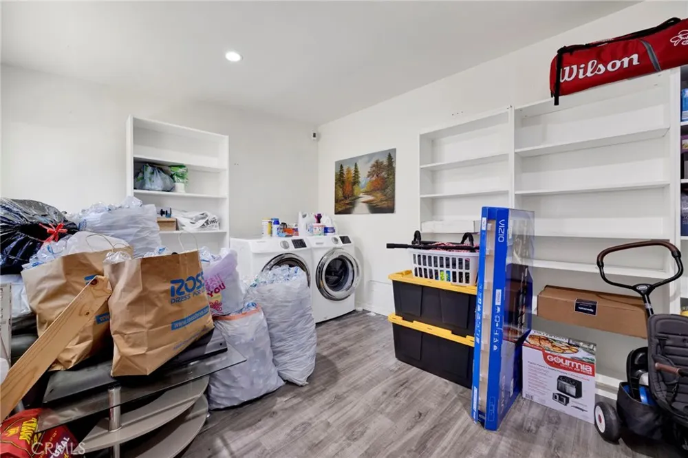 16938 Hartland Street Van Nuys, CA 91406