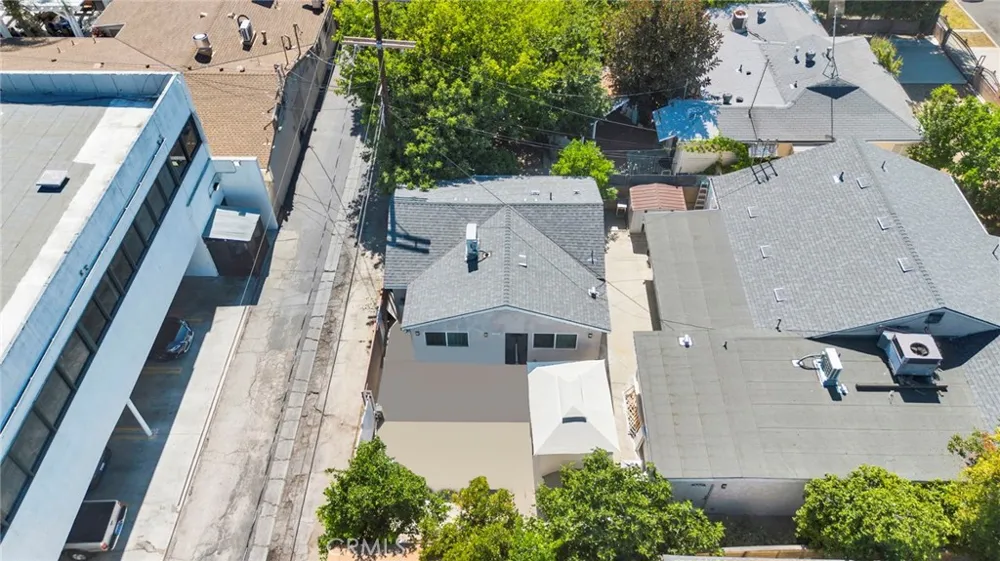16938 Hartland Street Van Nuys, CA 91406