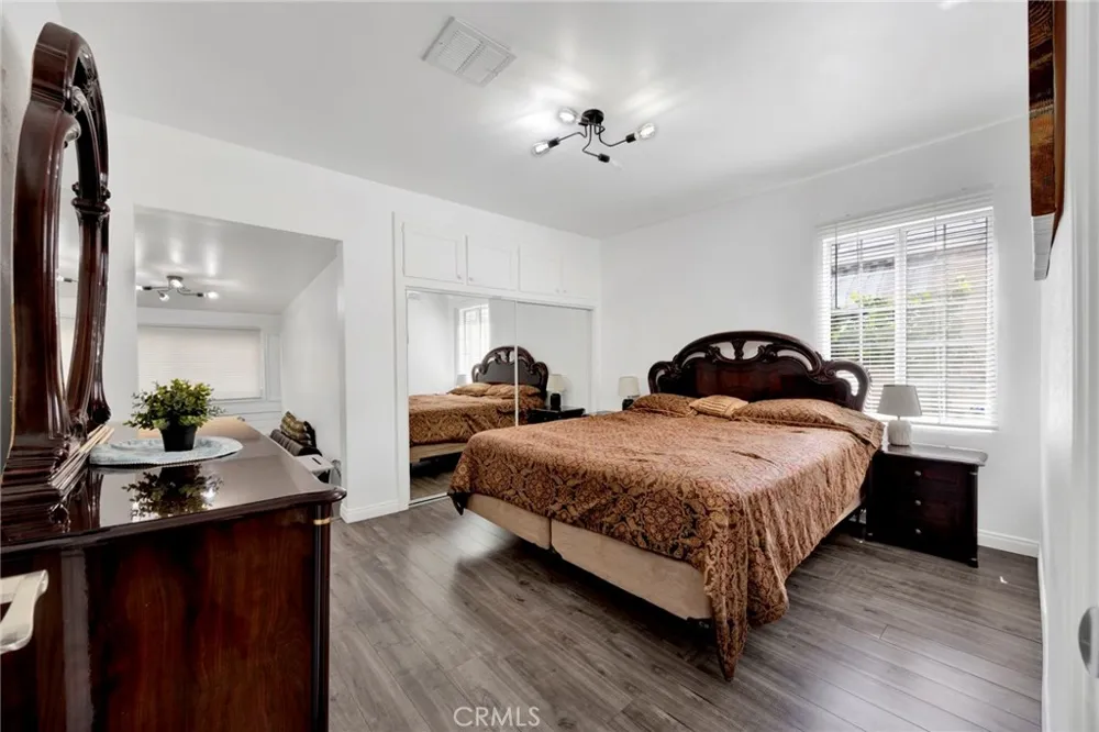 16938 Hartland Street Van Nuys, CA 91406