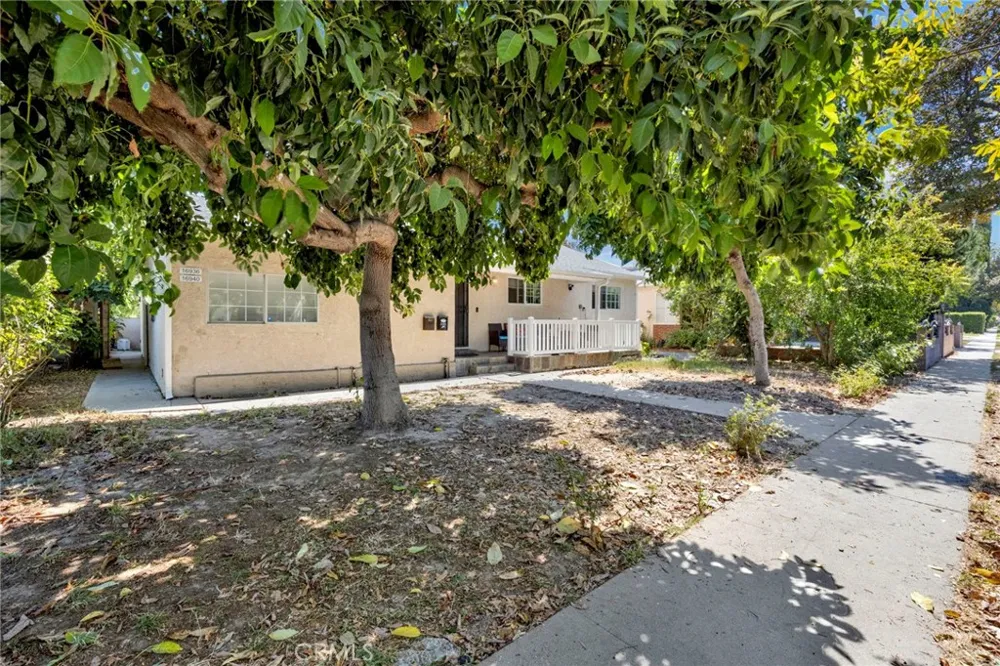 16938 Hartland Street Van Nuys, CA 91406