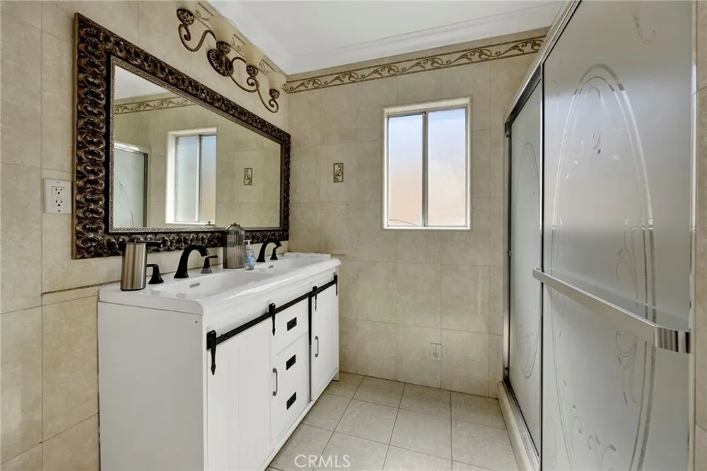 16938 Hartland Street Van Nuys, CA 91406
