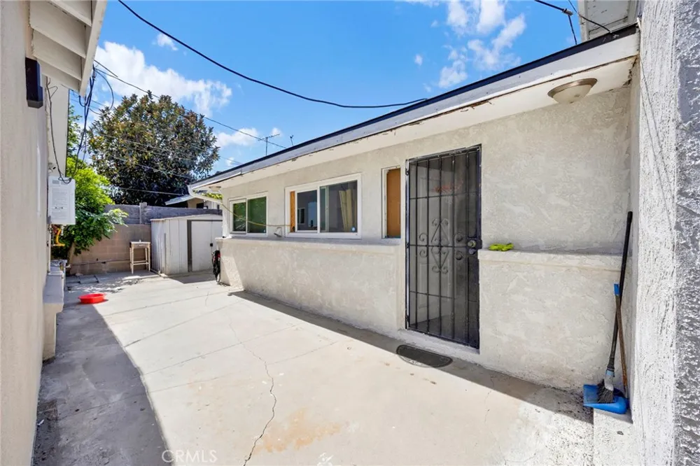 16938 Hartland Street Van Nuys, CA 91406