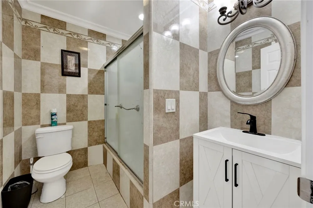 16938 Hartland Street Van Nuys, CA 91406