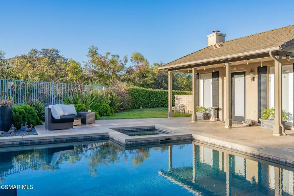 5445 Via Nicola Newbury Park, CA 91320