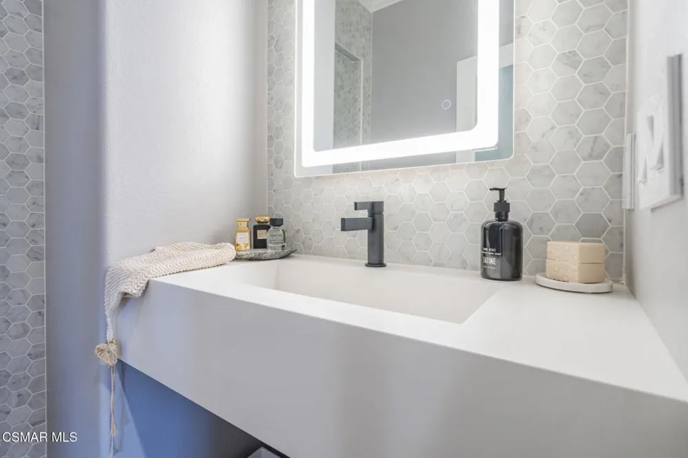 5445 Via Nicola Newbury Park, CA 91320