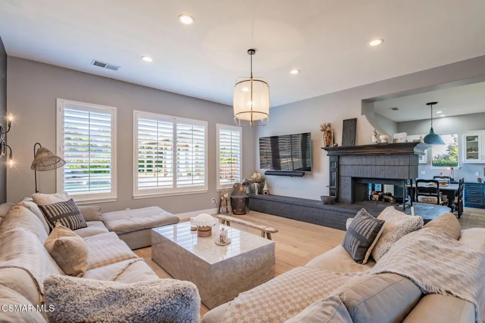 5445 Via Nicola Newbury Park, CA 91320
