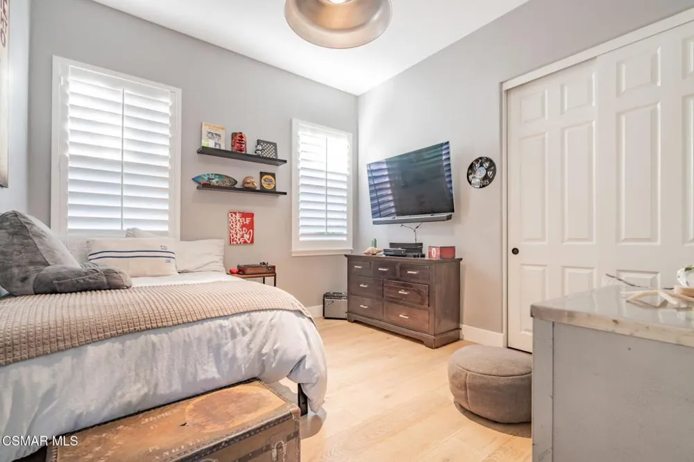 5445 Via Nicola Newbury Park, CA 91320