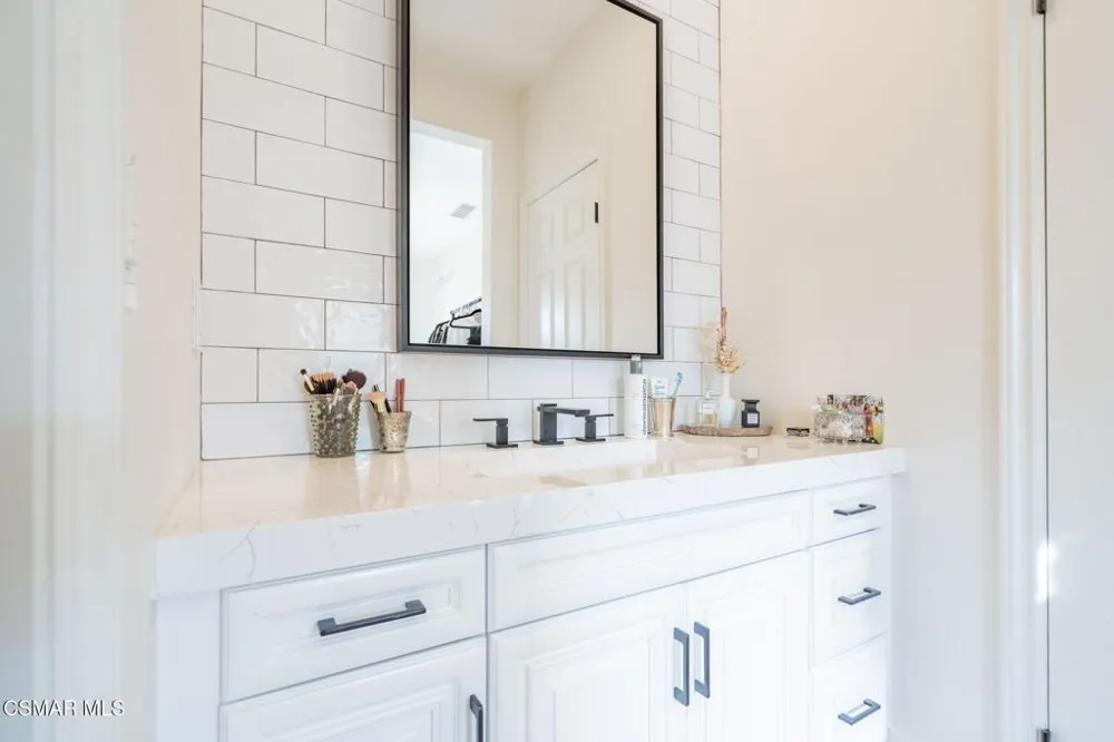 5445 Via Nicola Newbury Park, CA 91320