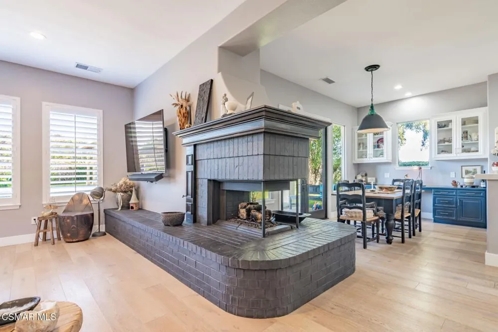 5445 Via Nicola Newbury Park, CA 91320