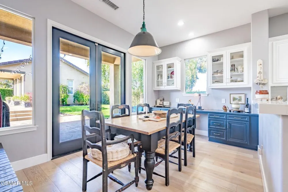 5445 Via Nicola Newbury Park, CA 91320