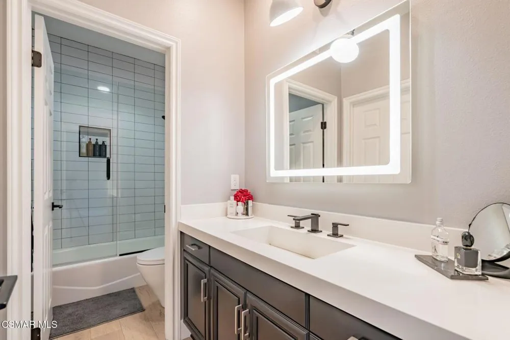 5445 Via Nicola Newbury Park, CA 91320