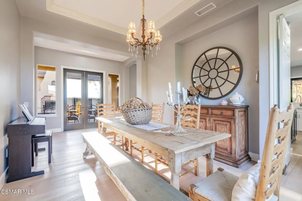 5445 Via Nicola Newbury Park, CA 91320