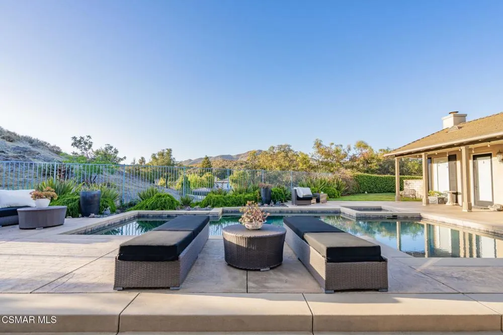 5445 Via Nicola Newbury Park, CA 91320