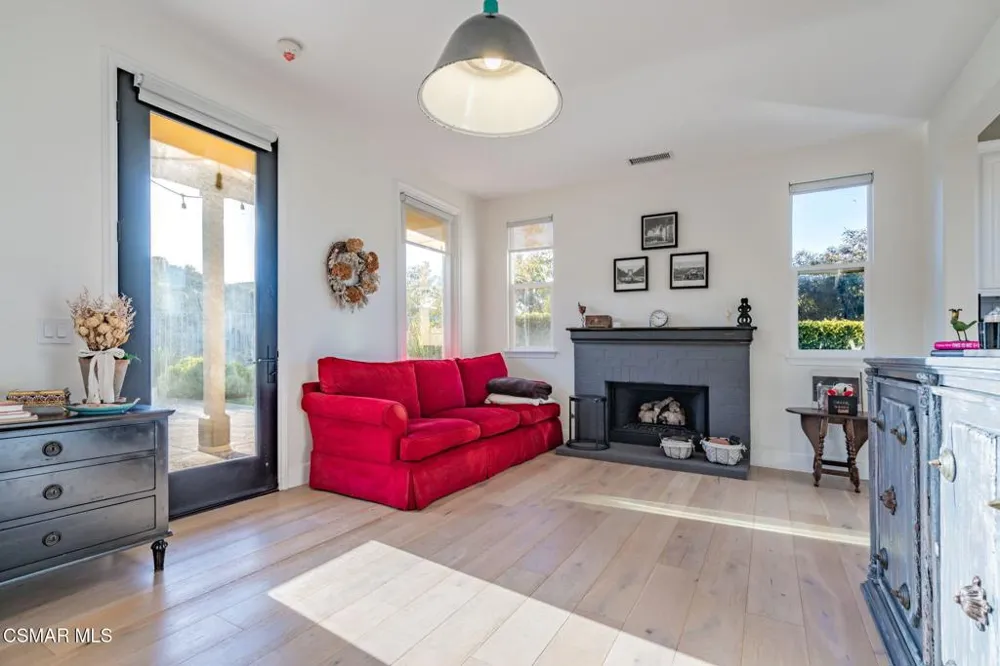 5445 Via Nicola Newbury Park, CA 91320