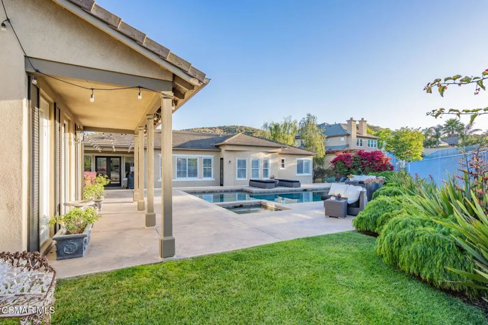 5445 Via Nicola Newbury Park, CA 91320