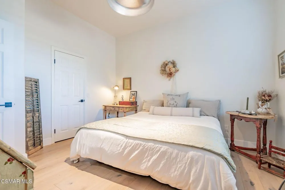 5445 Via Nicola Newbury Park, CA 91320