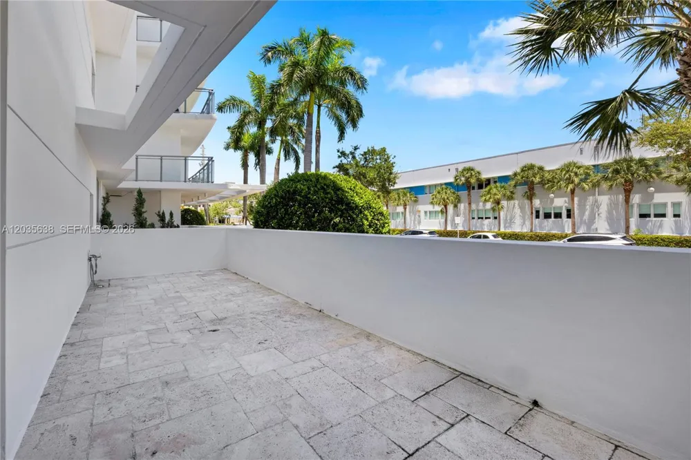9400 W Bay Harbor Dr #101 Bay Harbor Islands, FL 33154