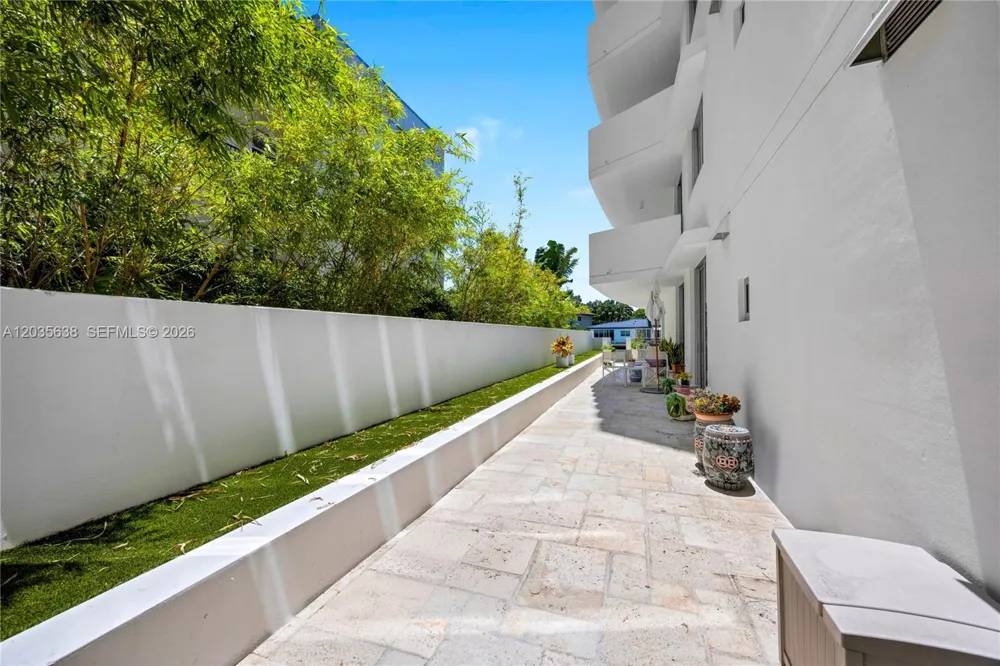 9400 W Bay Harbor Dr #101 Bay Harbor Islands, FL 33154