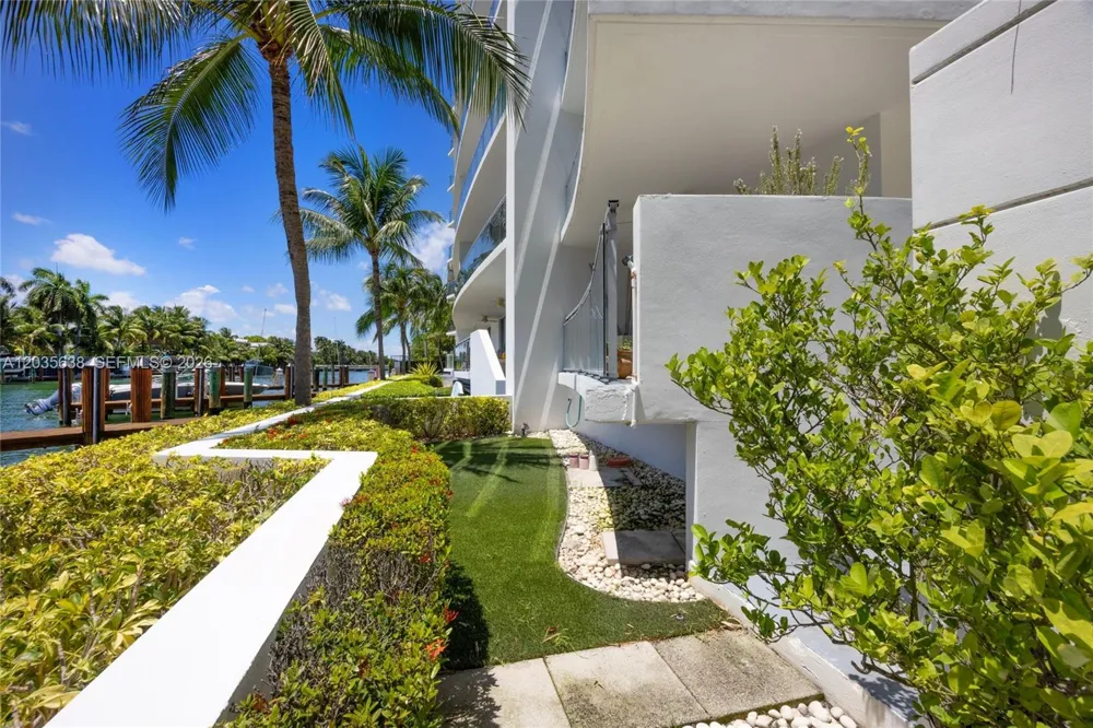 9400 W Bay Harbor Dr #101 Bay Harbor Islands, FL 33154