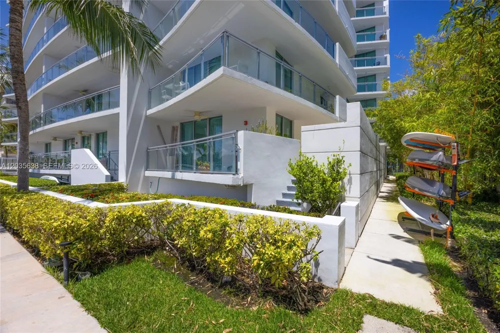 9400 W Bay Harbor Dr #101 Bay Harbor Islands, FL 33154