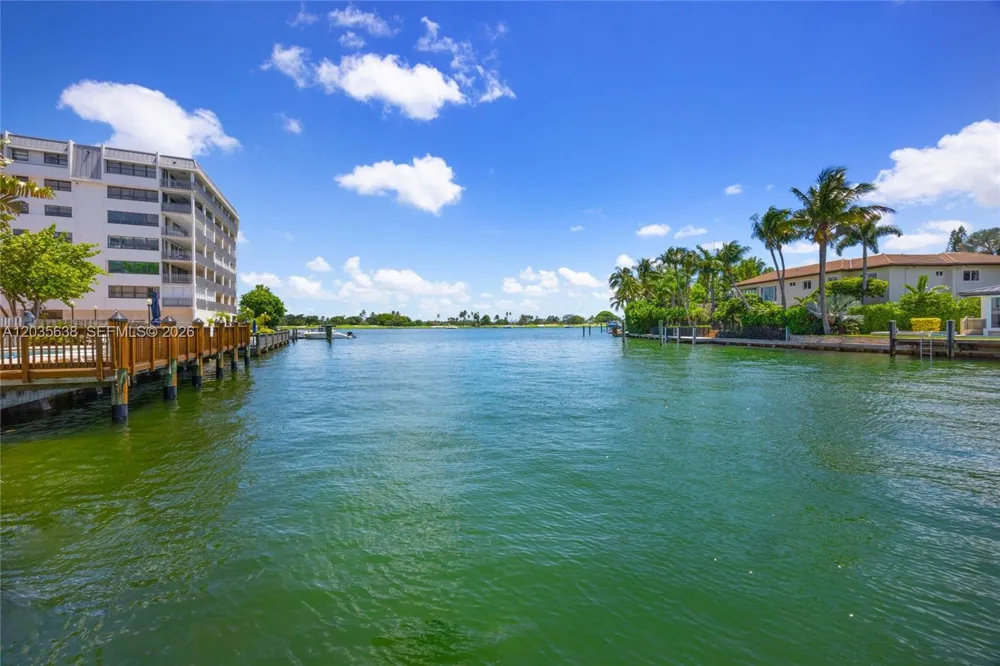 9400 W Bay Harbor Dr #101 Bay Harbor Islands, FL 33154