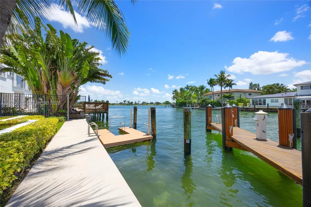 9400 W Bay Harbor Dr #101 Bay Harbor Islands, FL 33154