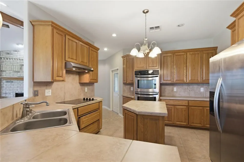 15 Huron Street Victoria, TX 77905
