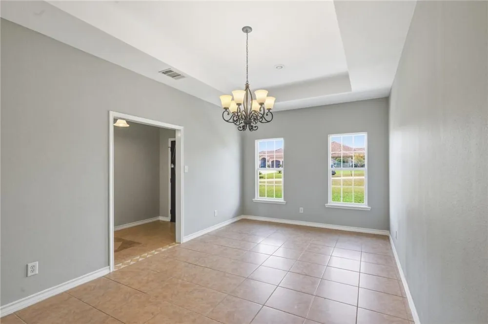15 Huron Street Victoria, TX 77905