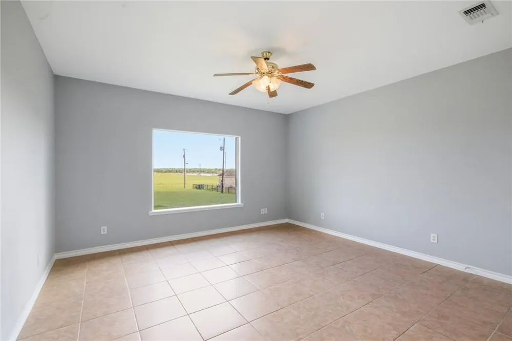 15 Huron Street Victoria, TX 77905