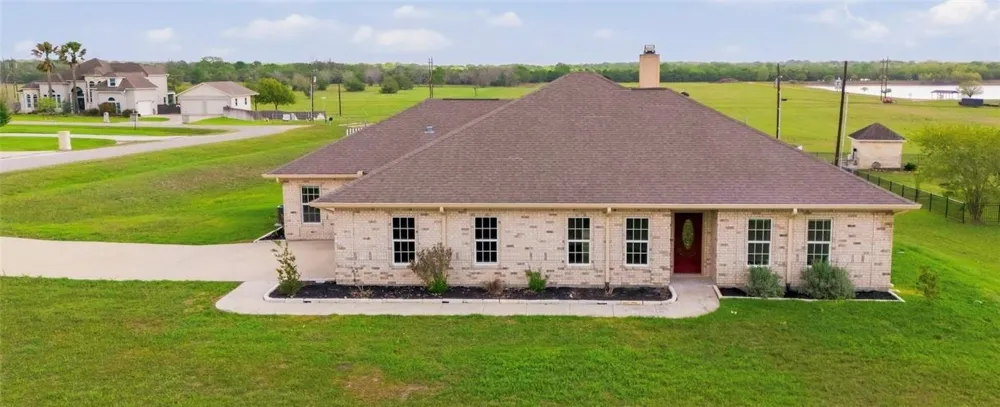 15 Huron Street Victoria, TX 77905