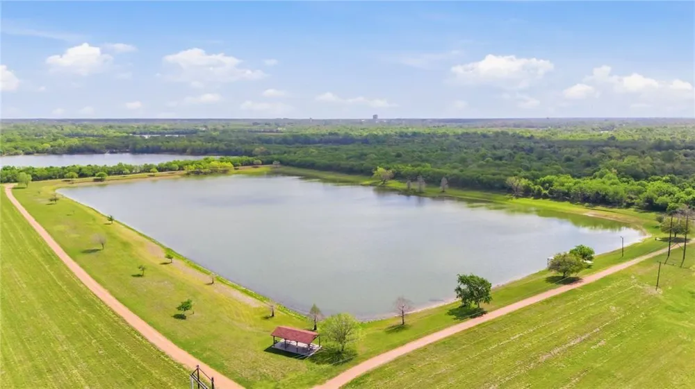 15 Huron Street Victoria, TX 77905