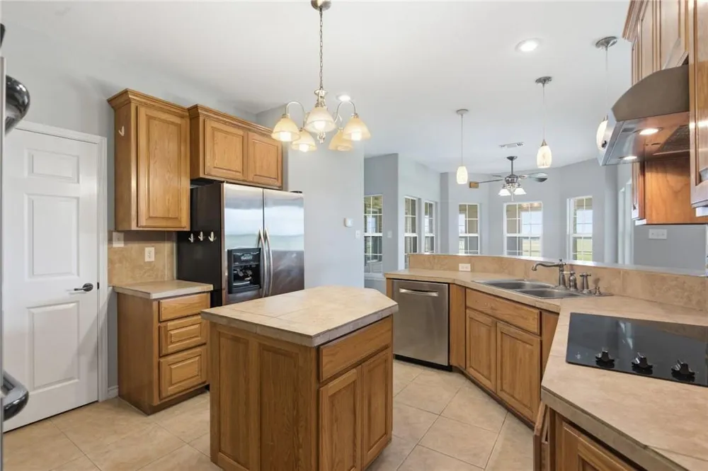 15 Huron Street Victoria, TX 77905
