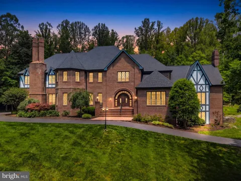 8015 EDDY BEND TRAIL