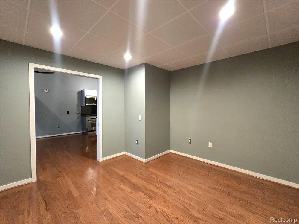 111 Main Street #201 Royal Oak City, MI 48067