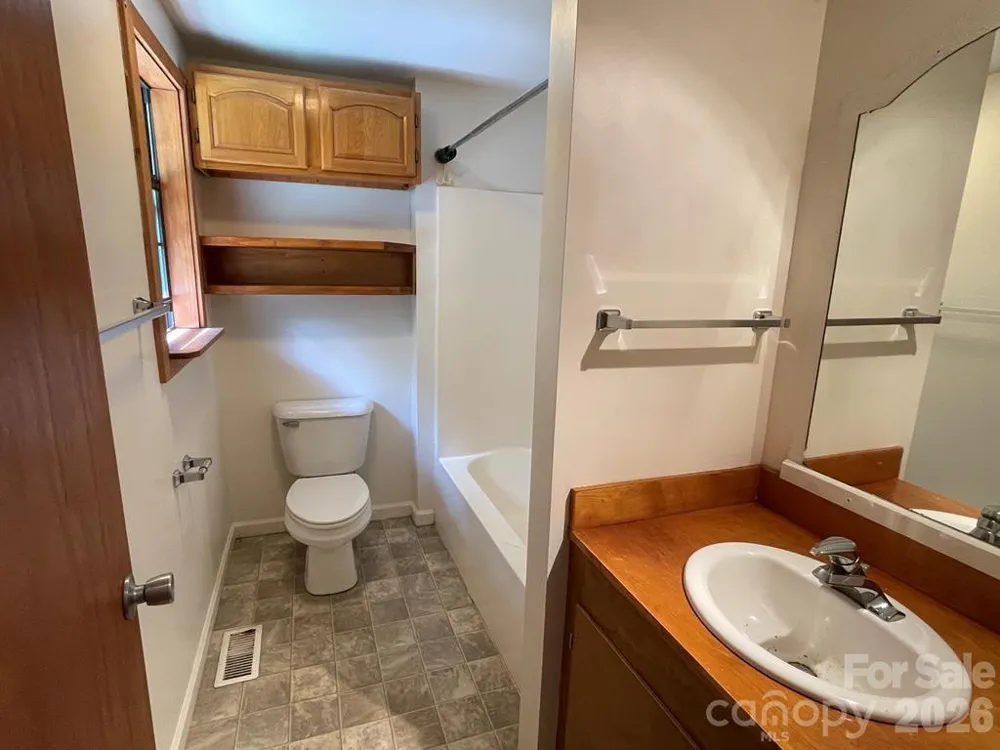 930 Copperhead Cove Sylva, NC 28779